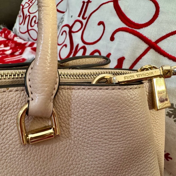 Michael Kors Maxine medium cream Satchel with Gold Accents - Picture 3 of 12